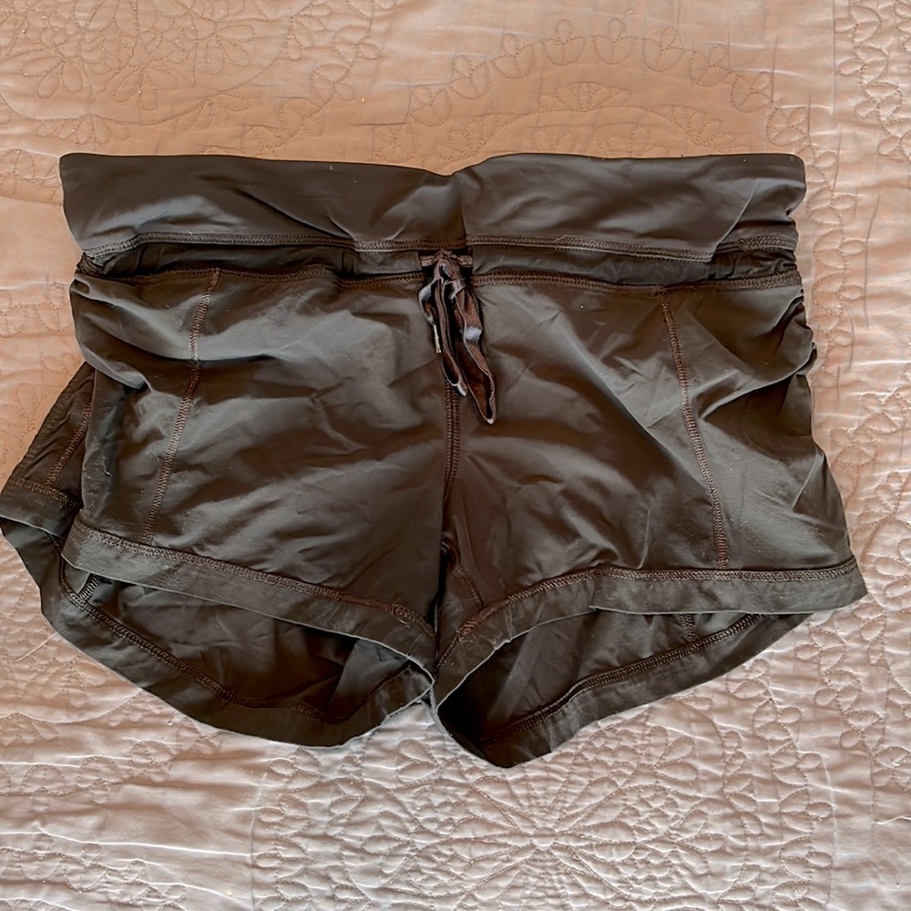 Lululemon shorts size 6